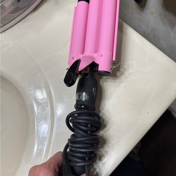 Pink and Black Triple-Barrel Hair Waver Tool - Picture 1 of 1